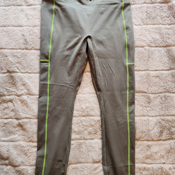Excellent condition fabletic leggings - Picture 3 of 10
